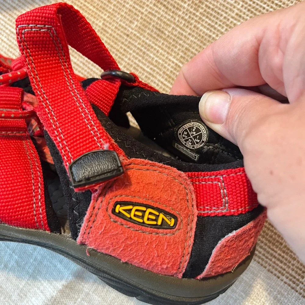 Keen Newport H2 Kids Red Black Waterproof Sport Sandals Size 2 US 34 EU